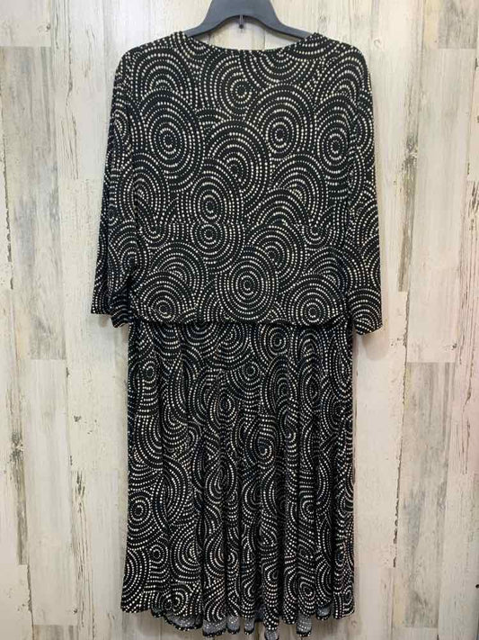 PRE-OWNED RONNI NICOLE PLUS SIZES Size 20 WHT/BLK 3/4 SLEEVE Dress/V NECK/SWIRL