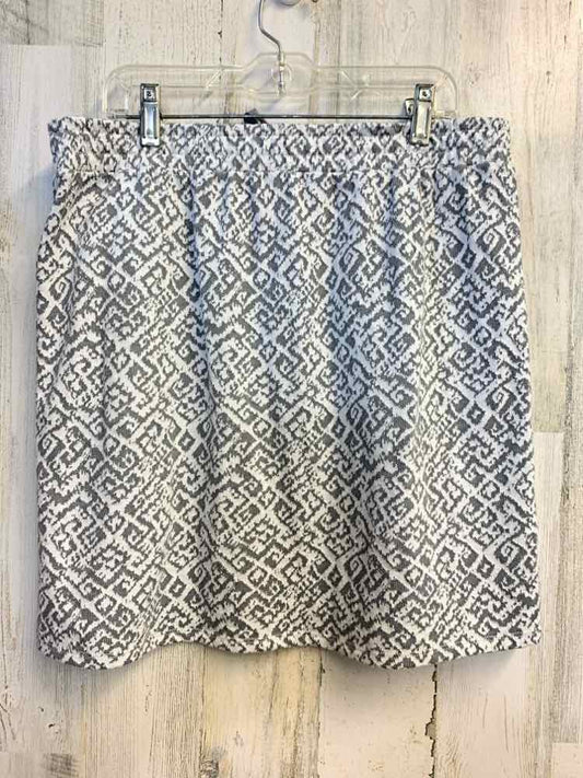 PRE-OWNED LOFT Dresses and Skirts Size S GRAY/WHT PATTERN Skirt