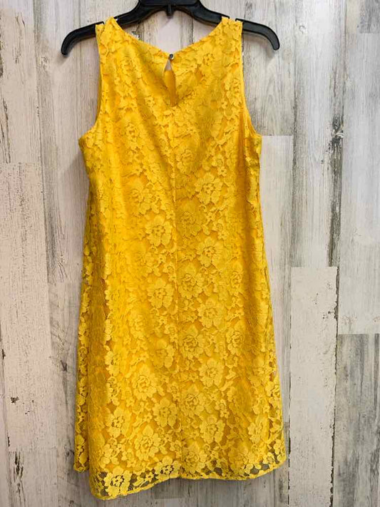 PRE-OWNED APT. 9 Dresses and Skirts Size S Yellow Floral SLEEVELESS Dress