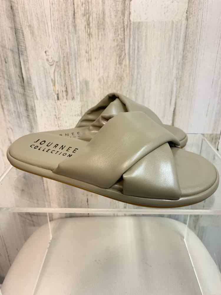 NWT JOURNEE COLLECTION SHOES Shoe Size 7.5 PUTTY SLIP ON Shoes