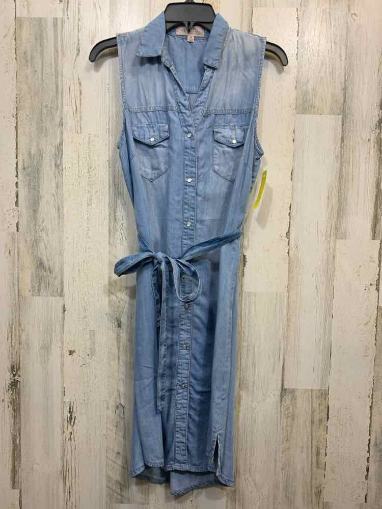 PRE-OWNED PHILOSOPHY Dresses and Skirts Size M LIGHT BLU SLEEVELESS Dress/SLEEVE