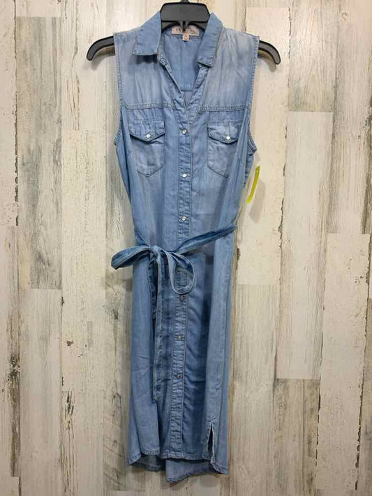 PRE-OWNED PHILOSOPHY Dresses and Skirts Size M LIGHT BLU SLEEVELESS Dress/SLEEVE