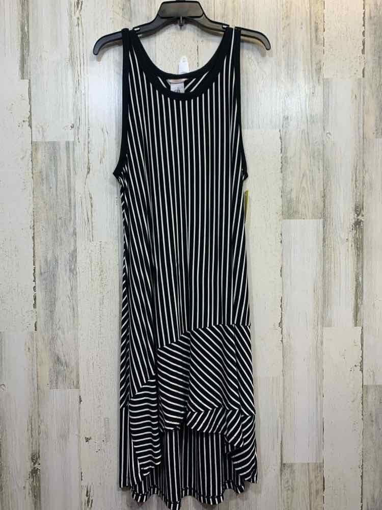 PRE-OWNED CABI Dresses and Skirts Size XL BLACK/WHITE VERTICAL STRIPES Dress/BLA