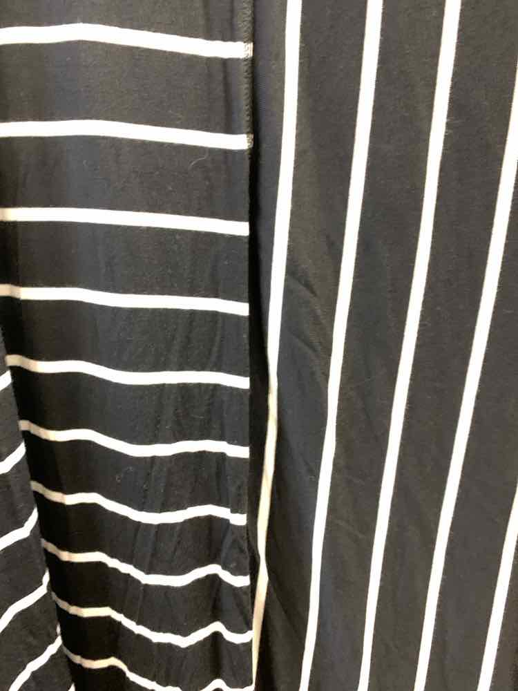 EST 1946 Size 22/24 BLK/WHT SLEEVELESS Stripe TOP