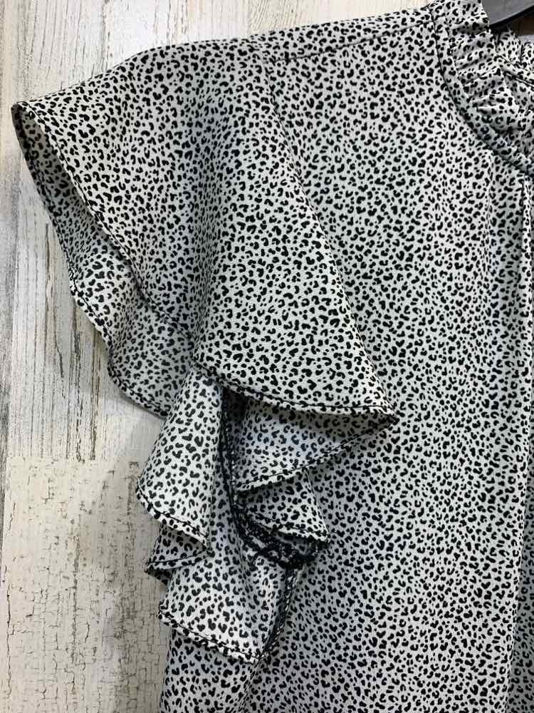 PRE-OWNED PHILOSOPHY Size L WHT/BLACK CHEETAH SLEEVELESS Blouse/BUTTON ON BACK R