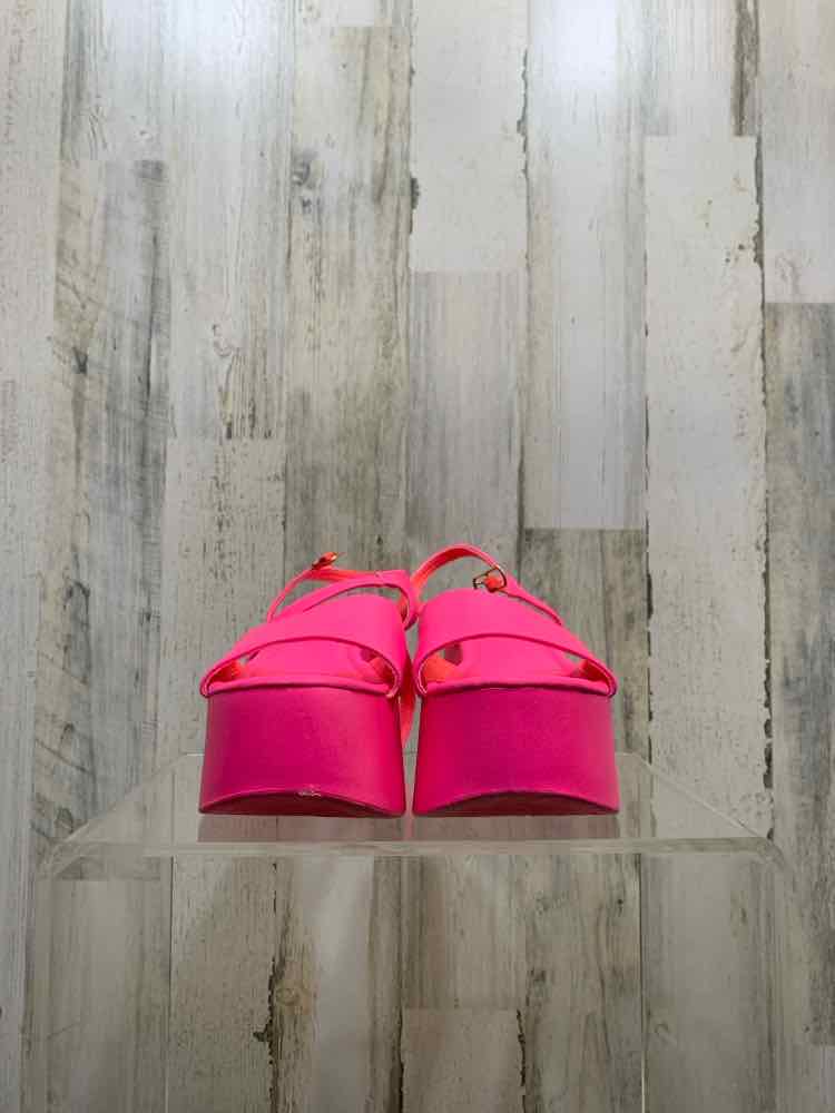 PRE-OWNED BERNESS SHOES Shoe Size 8 HOT PINK Solid PLATFORM Sandals/HOT PINK WED