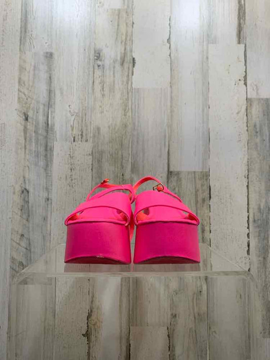 PRE-OWNED BERNESS SHOES Shoe Size 8 HOT PINK Solid PLATFORM Sandals/HOT PINK WED