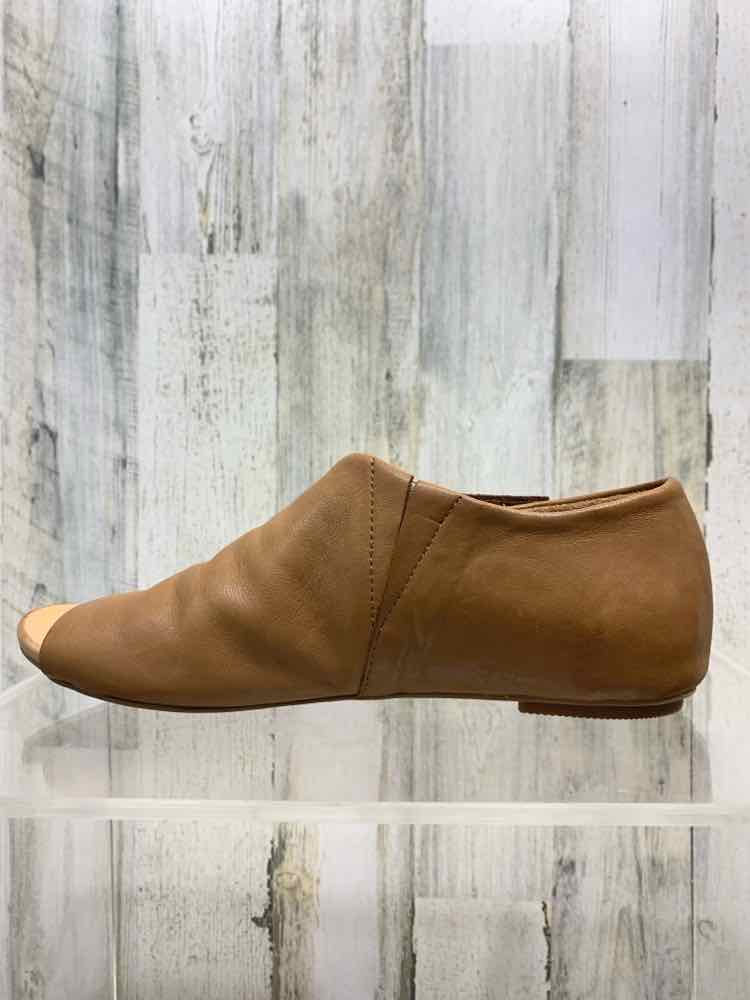 PRE-OWNED BUENO SHOES Shoe Size 7.5 Tan Leather SANDAL Shoes/OPEN SIDE W/ STRAP