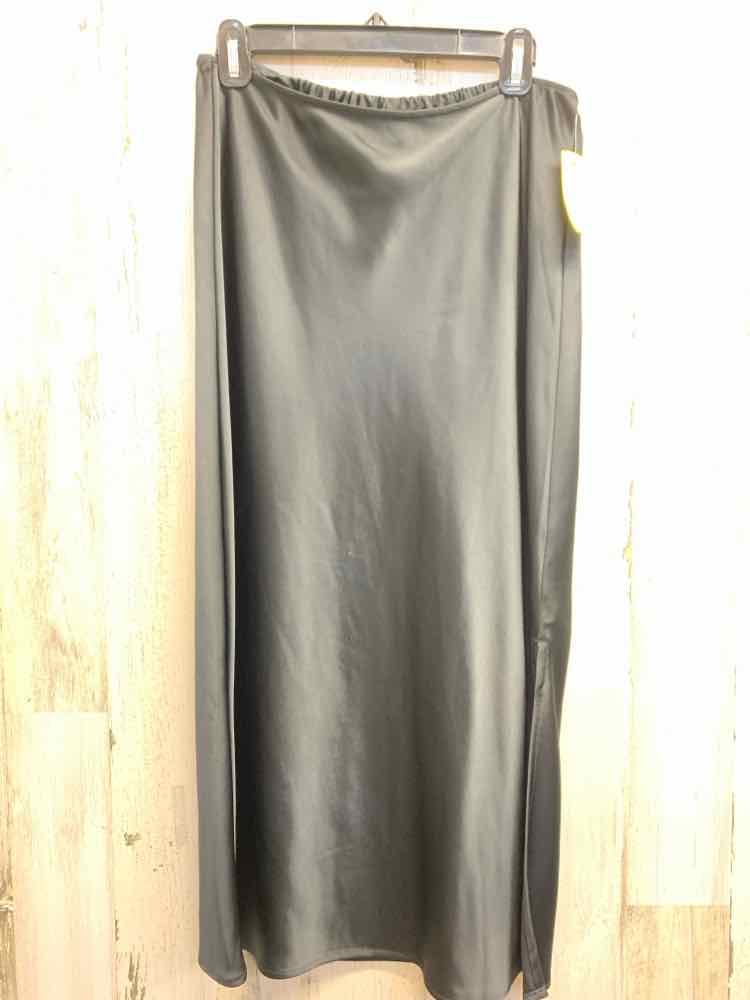PRE-OWNED OLD NAVY M Black SATIN Solid Maxi