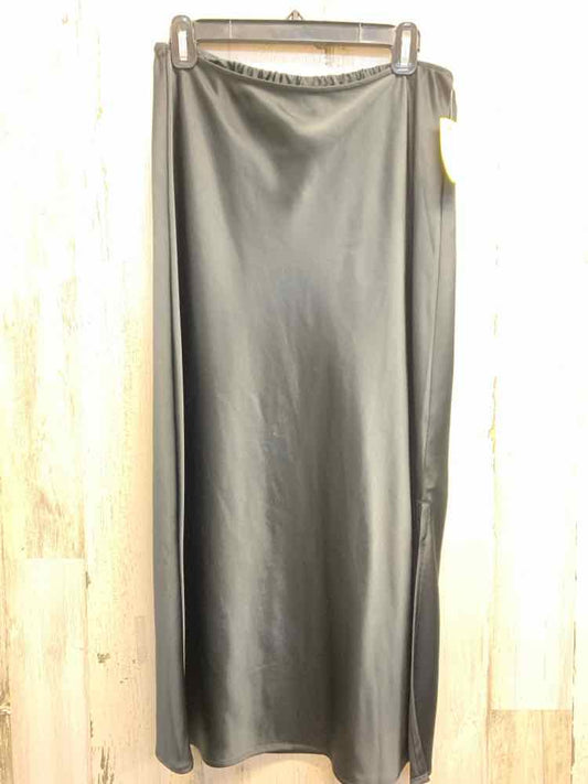PRE-OWNED OLD NAVY M Black SATIN Solid Maxi