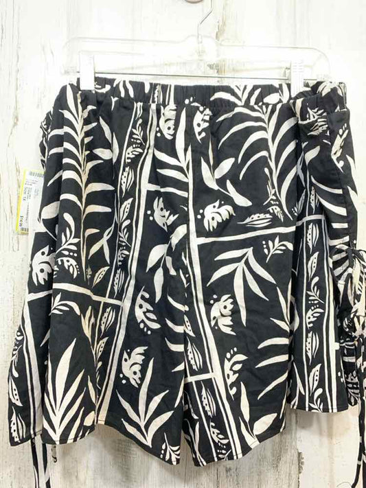 NWT Size 1X A NEW DAY PLUS SIZES WHT/BLK Floral Shorts