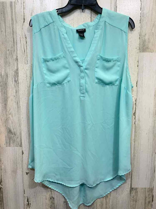 PRE-OWNED TORRID PLUS SIZES Size 1 MINT SLEEVELESS/1/2 BUTTONS Blouse