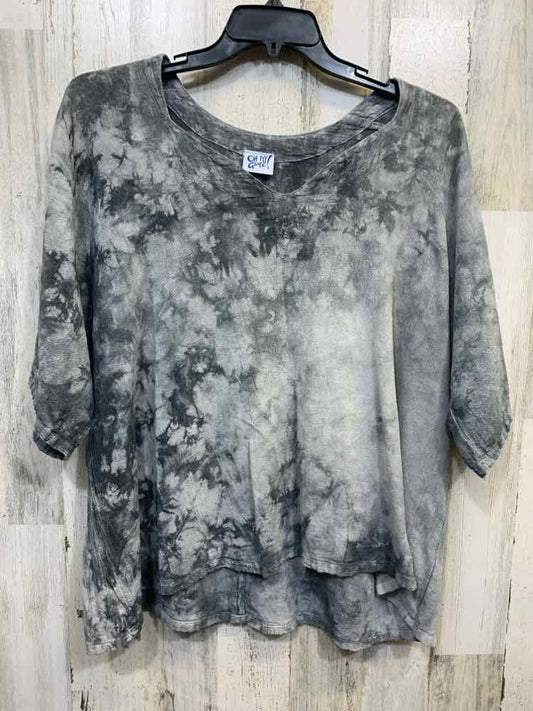 PRE-OWNED OH MY GAUZE Tops Size 3 Gray Shirt/V NECK GRAY TIE DIE BATWING