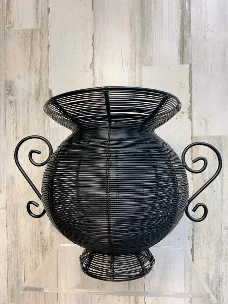 AT HOME HOME DECOR/METAL VASE