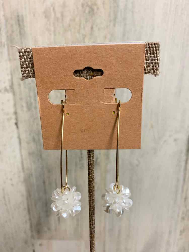 Earrings/HOOPS W/WHITE FLORETTE