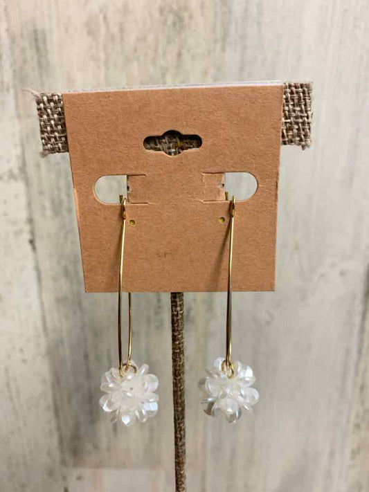 Earrings/HOOPS W/WHITE FLORETTE