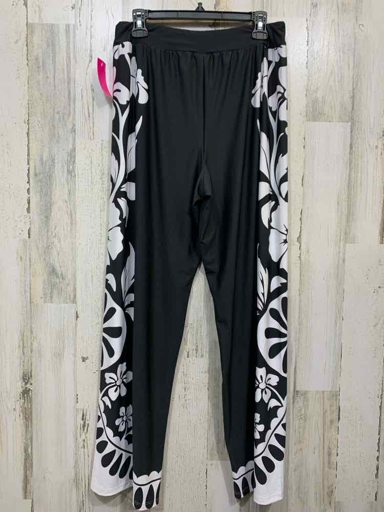 PRE-OWNED CATO Size M BOTTOMS BLACK W/ WHITE FLORAL WIDE-LEGGED STRETCH PANTS
