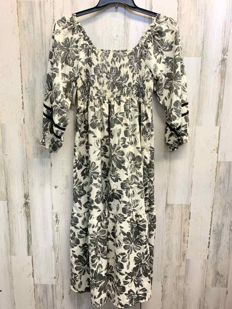 NWT UMGEE Dresses and Skirts Size M TAN/BLACK Floral TIERED Dress