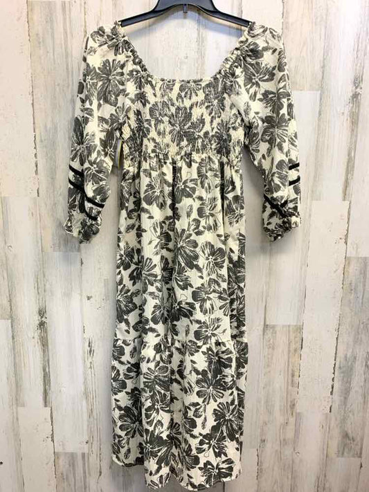 NWT UMGEE Dresses and Skirts Size M TAN/BLACK Floral TIERED Dress