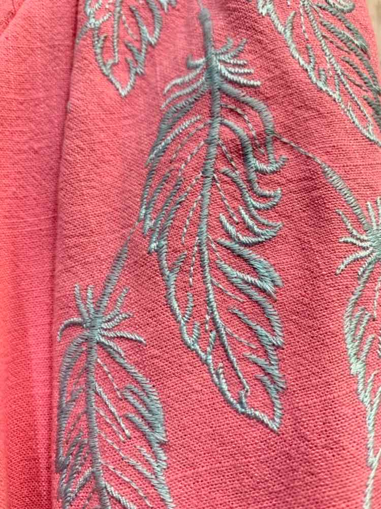 NWT UMGEE Tops Size L Pink PUFF SLEEVES/V NECK/BLUE FEATHER EMBROIDERY