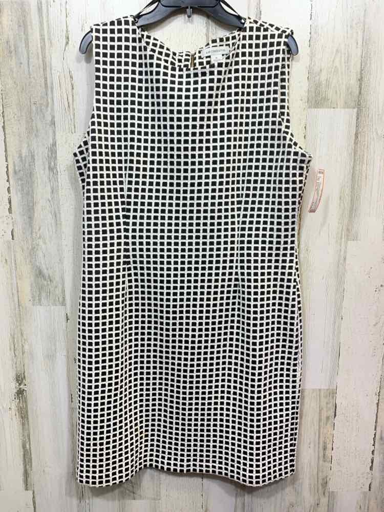 PRE-OWNED LIZ CLAIBORNE Size XL Dresses and Skirts BLK/WHT Checkered Dress