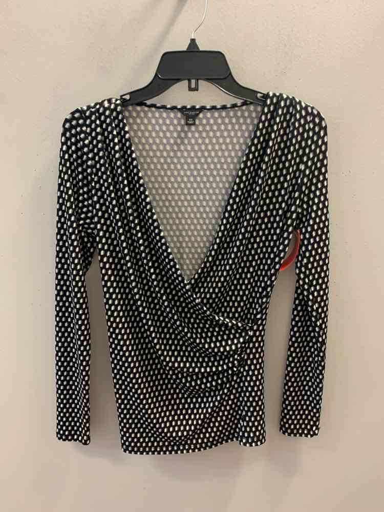 ANN TAYLOR Tops Size XS BLK/WHITE DOTS TOP