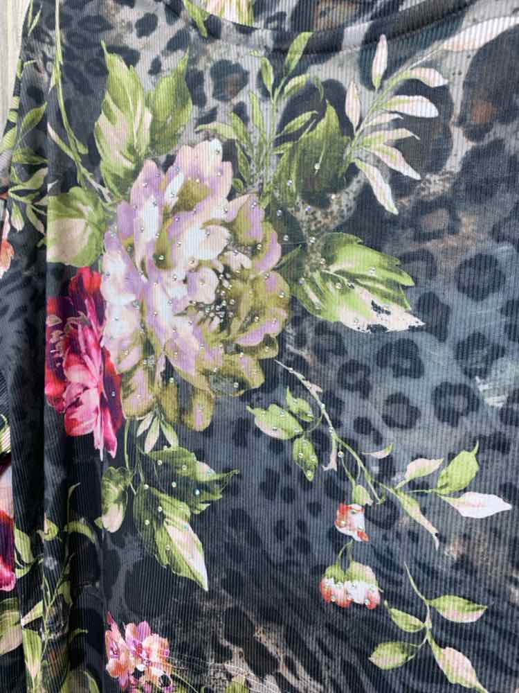 NWT TIME AND TRUE Tops Size L EARTH TONES CHEETAH & FLOWERS 3/4 LENGTH Shirt/3/4