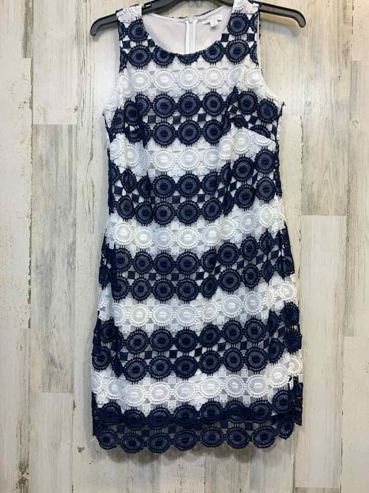 PRE-OWNED CHARTER CLUB Dresses and Skirts Size M WHITE/NAVY CROCHET SHEATH Dress