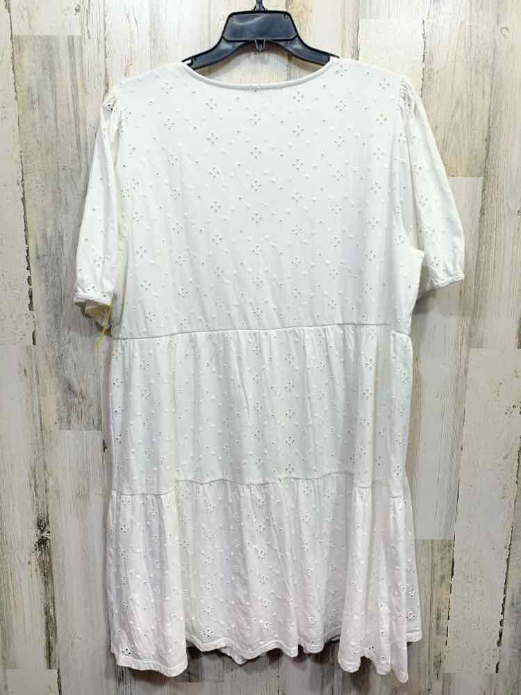 PRE-OWNED LOFT Dresses and Skirts Size 1X White Eyelet TIERED Dress/WHITE FLORAL