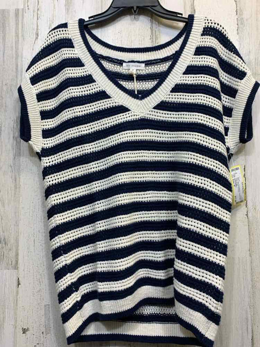 NWT BLUE PEPPER Tops Size M BLUE/WHITE Crochet KNIT Stripe SHORT SLEEVES Blouse