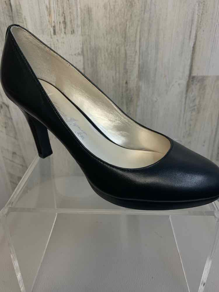 ETIENNE AIGNER SHOES 7.5 Black PUMP Shoes