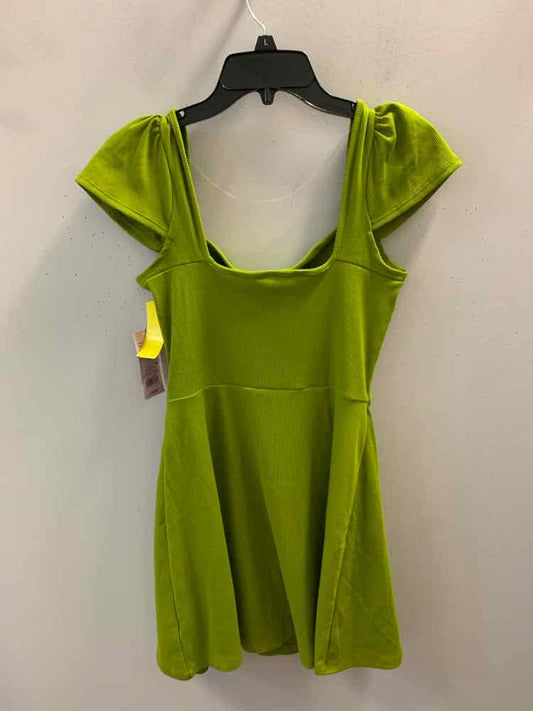NWT WILD FABLE Dresses and Skirts Size M APPLE GREEN SHORT Dress