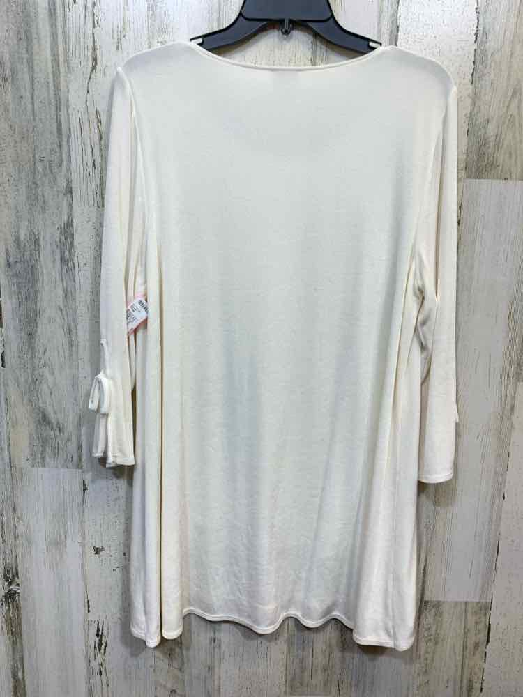 PRE-OWNED CHICO'S Tops Size 2 White BOW TIE SLEEVE Blouse