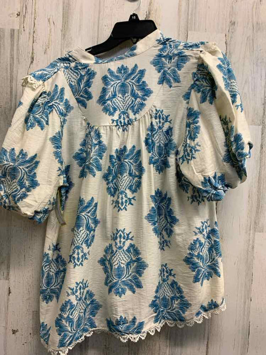 NWT GIGIO Tops Size L WHITE/BLUE Floral BUTTON DOWN Blouse