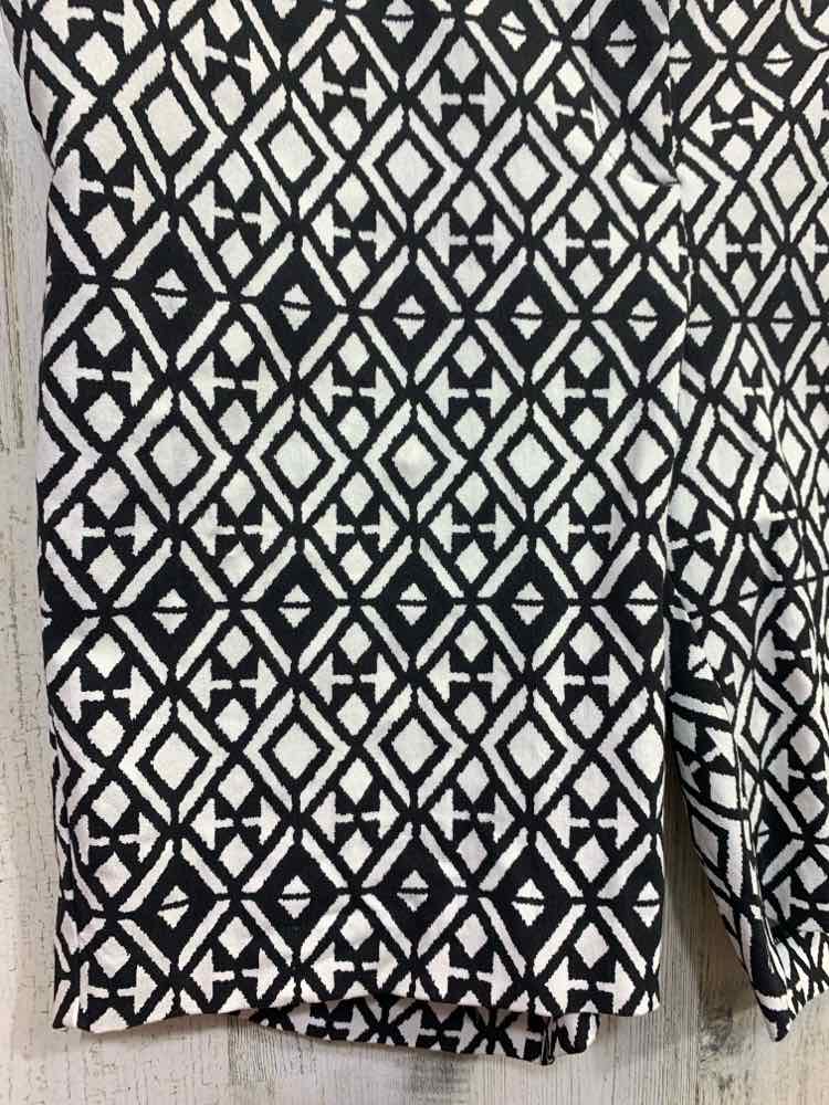 PRE-OWNED Size 14 MARIO SERRANI BOTTOMS BLACK/WHITE DIAMONDS SHORTS Shorts