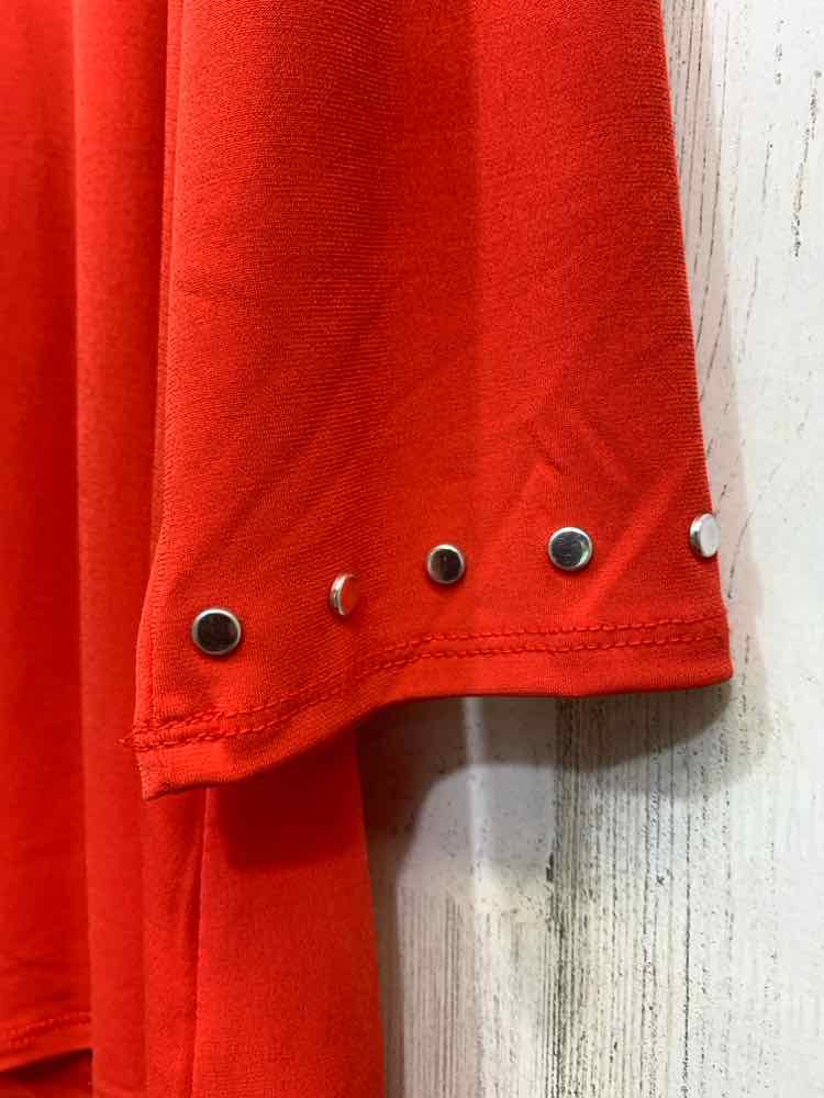 PRE-OWNED JM COLLECTION Size M Red 3/4 SLEEVE Blouse/ROUND NECK WITH MIDDLE OPEN