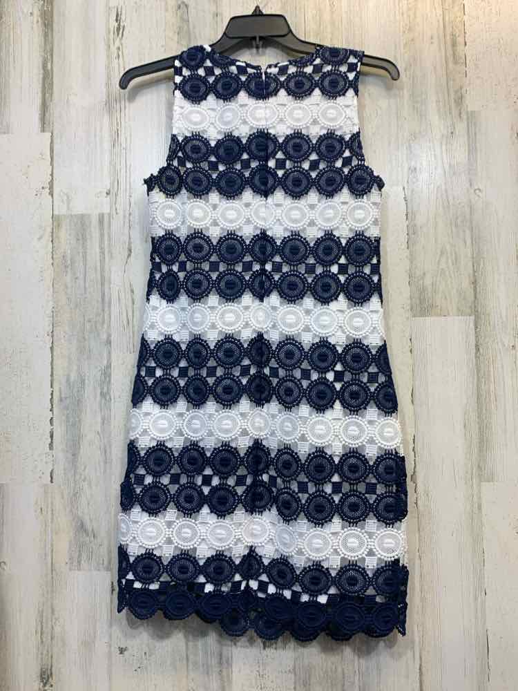 PRE-OWNED CHARTER CLUB Dresses and Skirts Size M WHITE/NAVY CROCHET SHEATH Dress