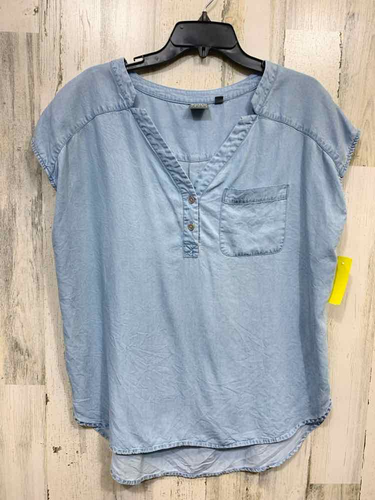 PRE-OWNED SOHO NEW YORK & CO/V-NECK SPLIT BUTTON CHAMBRAY DENIM SLEEVELESS HENLE