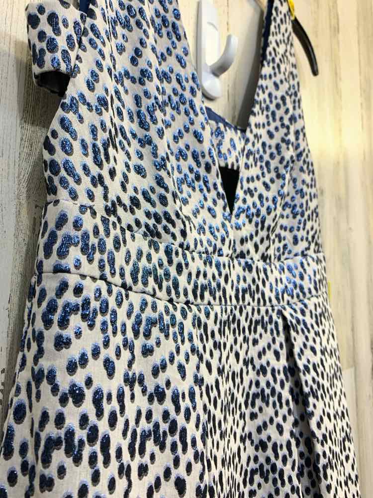 PRE-OWNED NICOLE MILLER Dresses and Skirts Size 4 WHITE/BLUE Gown/Evening Wear/W