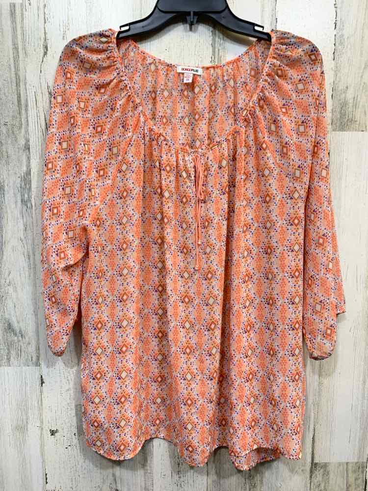 PRE-OWNED BONGO PLUS SIZES Size 2X PEACH/BLUE/TAN/WHITE TRIANGLES Blouse/TRIANGL