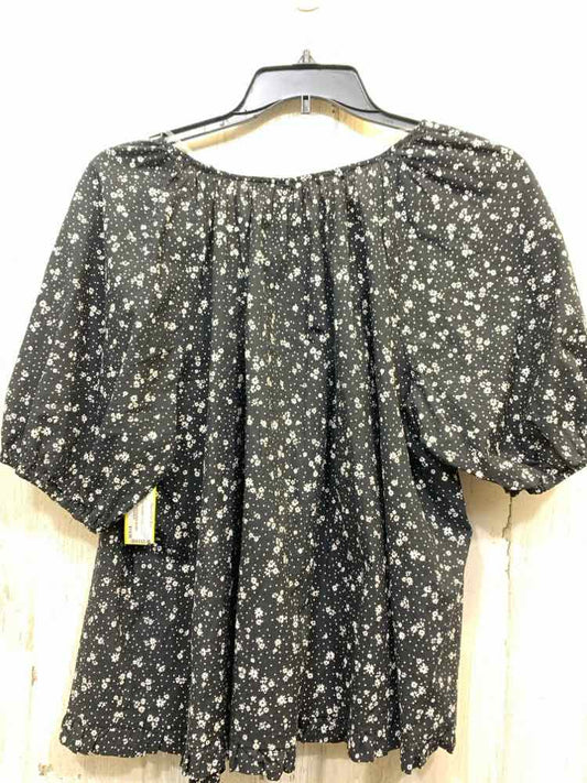 NWT UNIVERSAL THREADS Tops Size XXL BLK/WHT Floral SHORT SLEEVES/BUTTON U Blouse