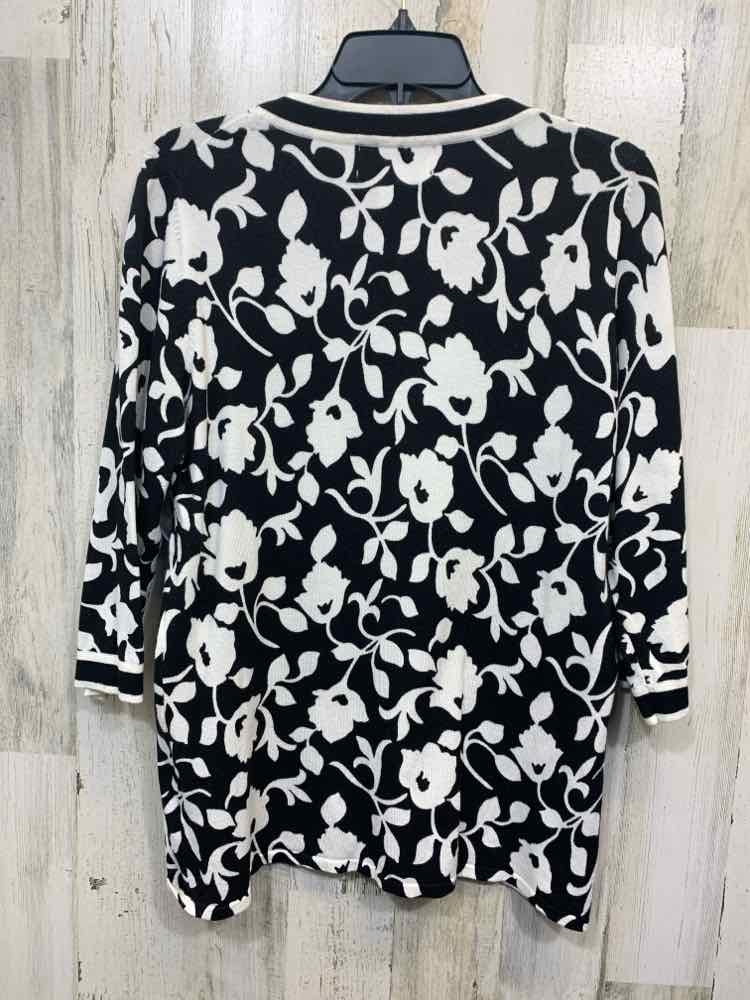 PRE-OWNED BROWNSTONE STUDIO Tops Size XL BLACK/WHITE Floral SWEATER Sweater/BLAC