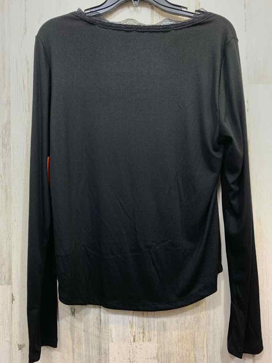 NWT GAPBODY/LONG SLEEVE LACE TRIM SCOOP NECK