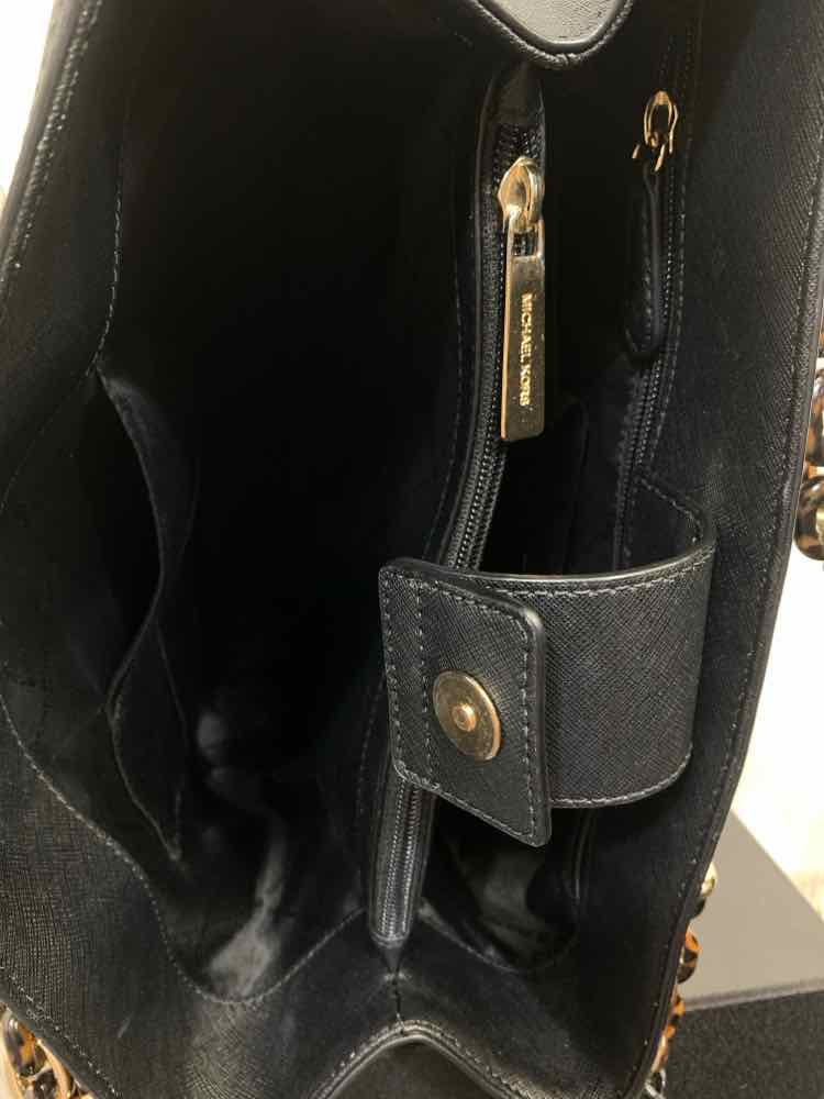 PRE-OWNED MICHAEL KORS Black Handbag/BLACK MICHAEL KORS SHOULDER PURSE W/ GOLD C