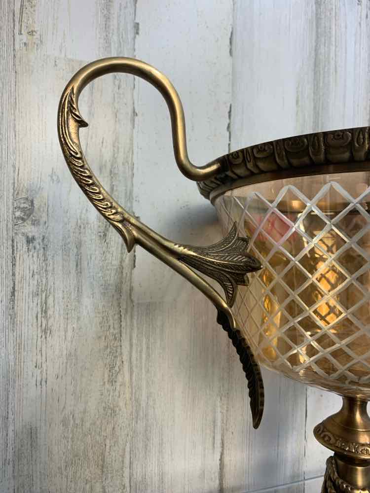 HOME DECOR/BRASS GLASS URN