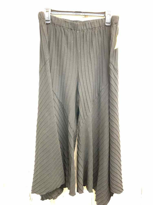 PRE-OWNED Size L FOCUS BOTTOMS Black Solid CAPRI Pants/STRETCH WAIST