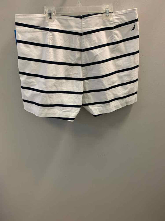 Size 12 NAUTICA BOTTOMS WHT/NAVY Stripe Shorts