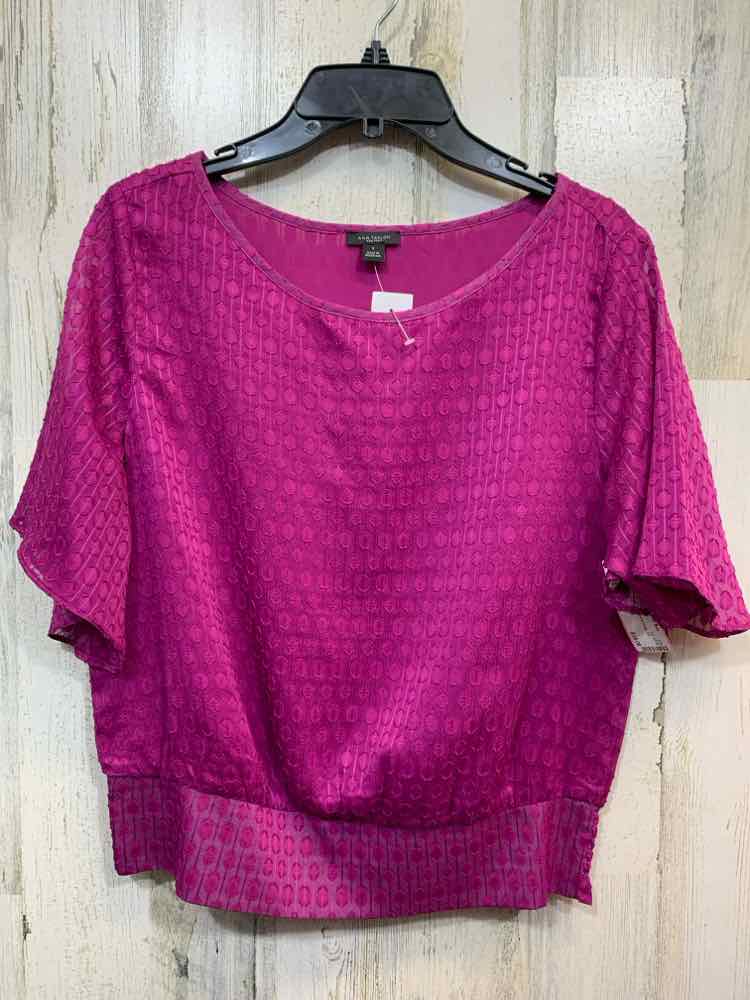 NWT ANN TAYLOR Tops Size S MAGENTA Polka Dot SHORT SLEEVES Blouse/BOAT NECK
