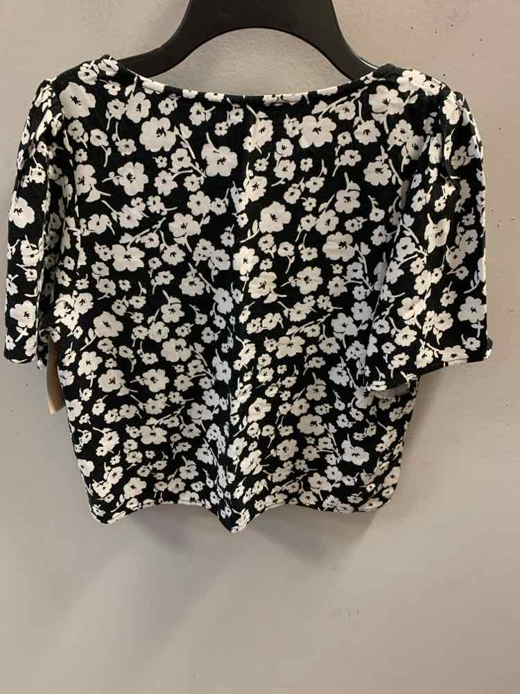 FOREVER 21 Tops Size S WHT/BLACK Floral TOP
