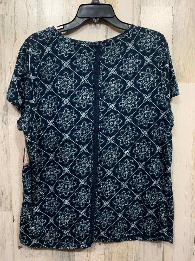 PRE-OWNED WONDERLAND BY ORANGE Tops Size XL BLUE/WHT Floral SHORT SLEEVES Blouse